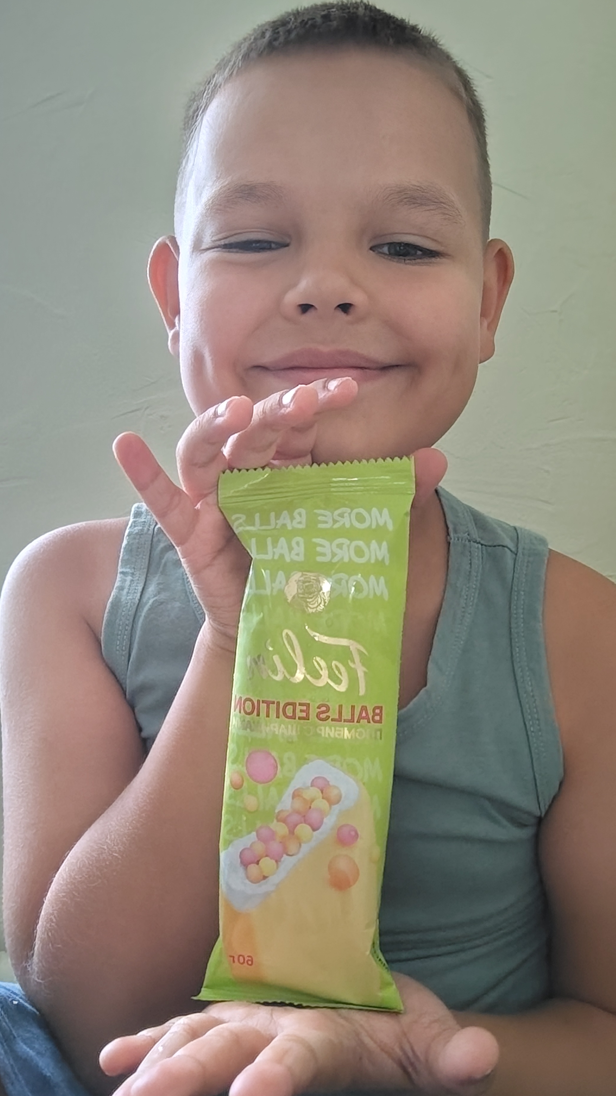 Ем мороженое с шариками