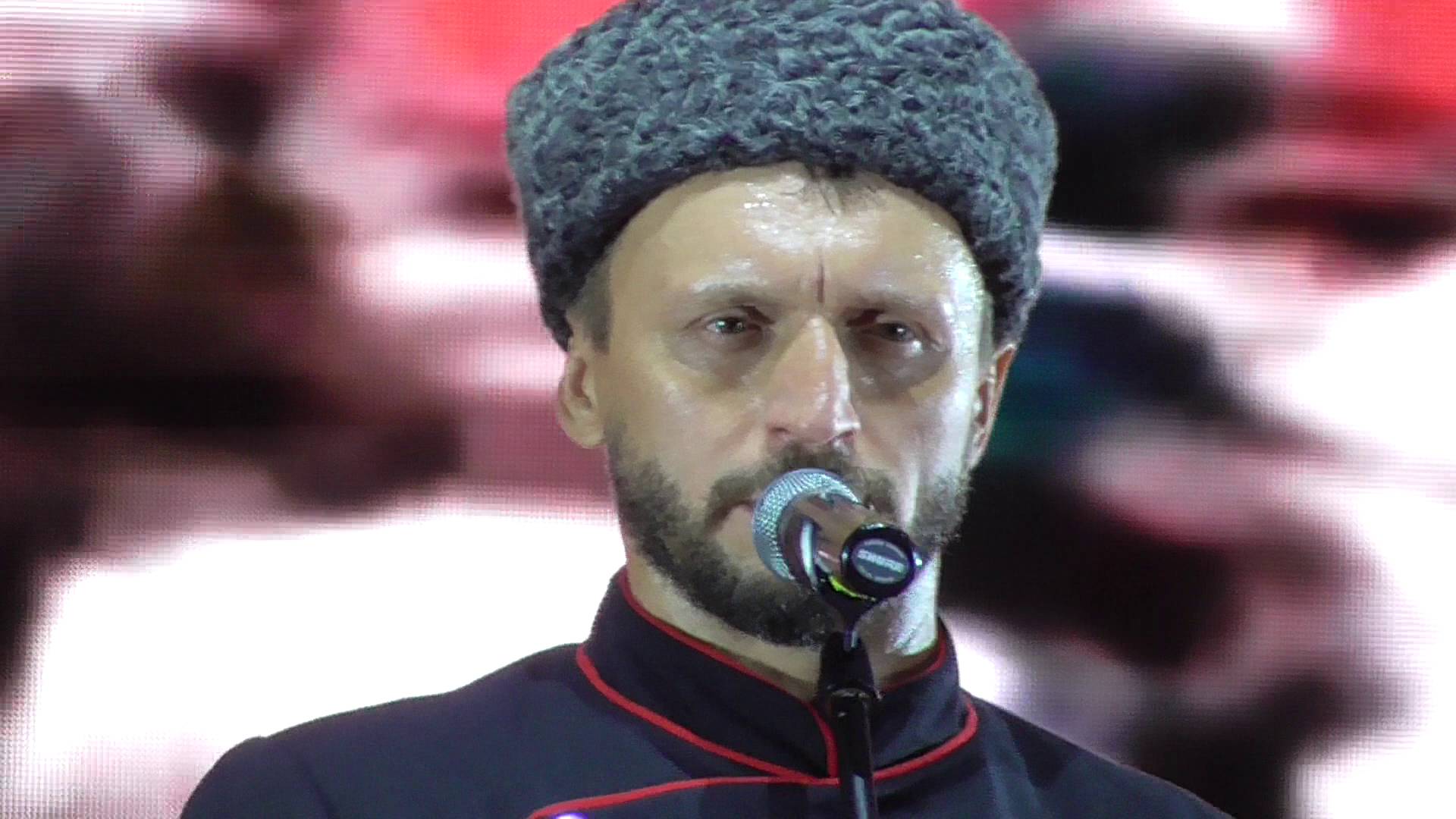 Певец поёт песню. Песня: Атаман. Видео 02.08.2025 год