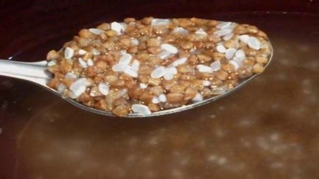 Гречка с тушенкой на сковороде