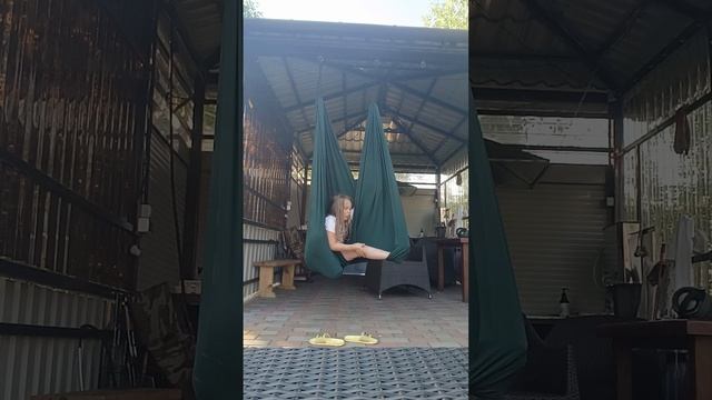 шпагат на гамаке