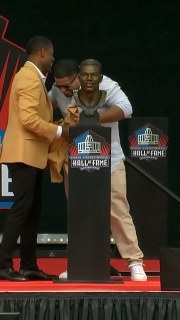 the way they reacted to his hair ❤️