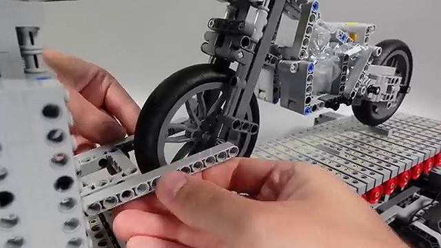 Устройство для испытания подвески мотоцикла Lego
