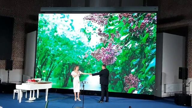 В нежданный час, Арно Бабаджанян; в дуэте с Татьяной Гуляевой.