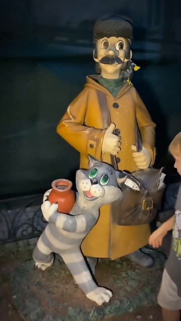 Мультяшный дворик на Захарьевской улице в Санкт-Петербурге — это настоящий уголок детства