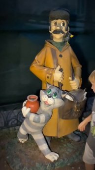 Мультяшный дворик на Захарьевской улице в Санкт-Петербурге — это настоящий уголок детства