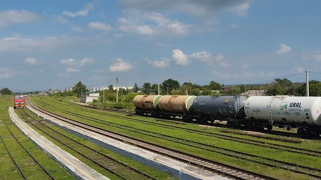 Тепловоз ТЭП70БС-282 резервом прибывает на станцию Моховая Падь