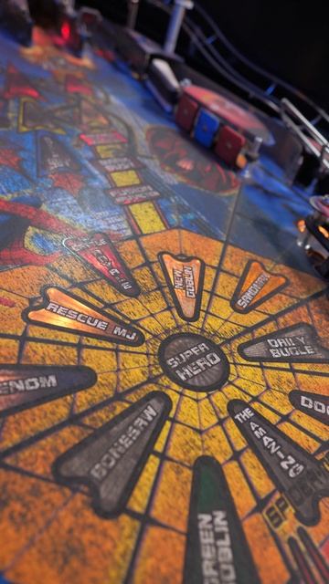 Редкий пинбол Spider-Man до реставрации — смотрим вместе!