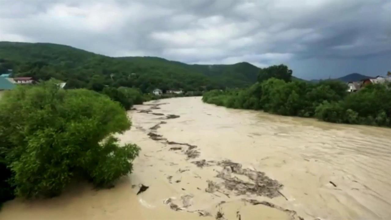 В Краснодарском крае устраняют последствия мощного ливня