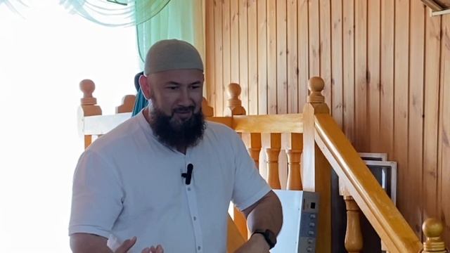 Троих Аллах любит и улыбается им в Судный день!