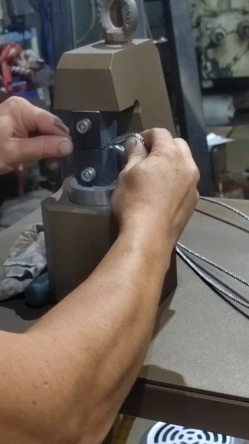 Опрессовщик тросика.