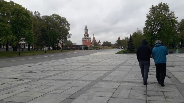 Московские каникулы. Холодный первомай. Кремль. На экскурсии.