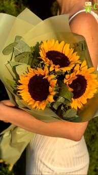 Букет с подсолнухами
