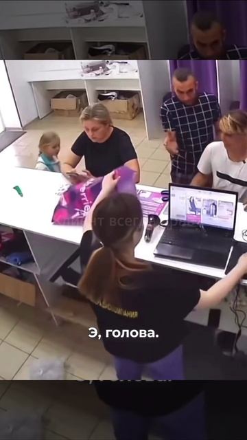 «Можно две шаурмы?»: на пункте выдачи заказов как обычно произошло что-то необъяснимое