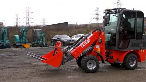 Телескопический погрузчик ER1000 в работе, обзор.