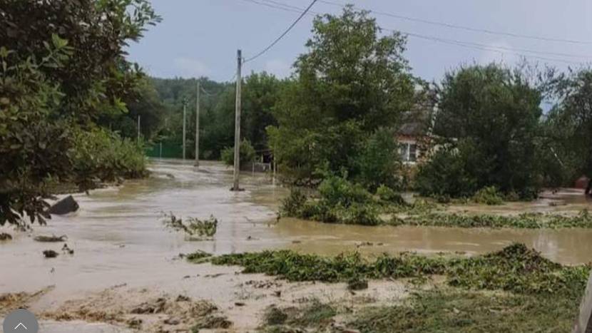 Пролет автомобильного моста обрушился в районе Горячего Ключа на Кубани