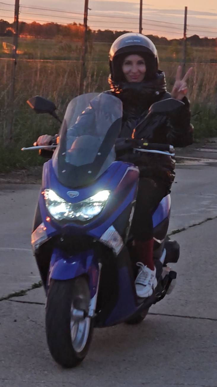 СКУТЕР ДЛЯ ДЕВУШКИ ? Продолжает...