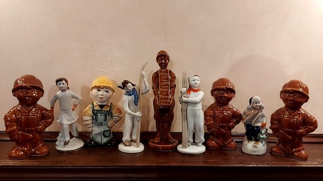 На каминной полке.