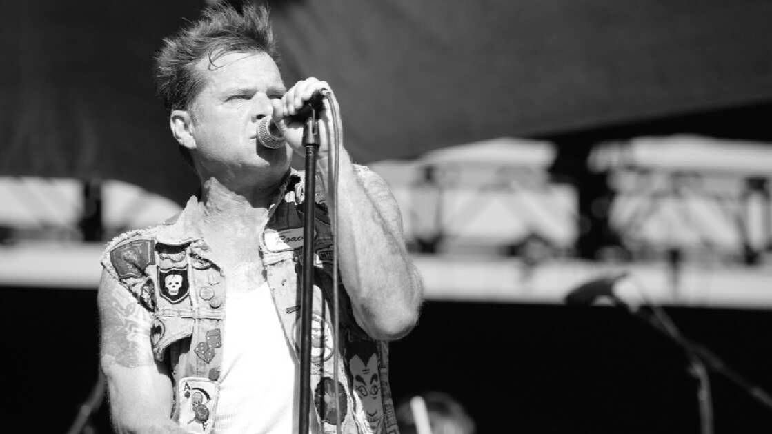 Фронтмен Junkyard Дэвид Роуч умер через две недели после свадьбы