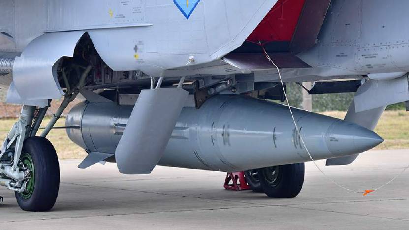 ВС РФ нанесли групповой удар по инфраструктуре военных аэродромов ВСУ