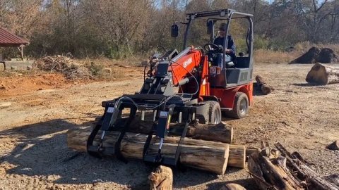 Телескопический погрузчик ER1000 с бревнозахватом