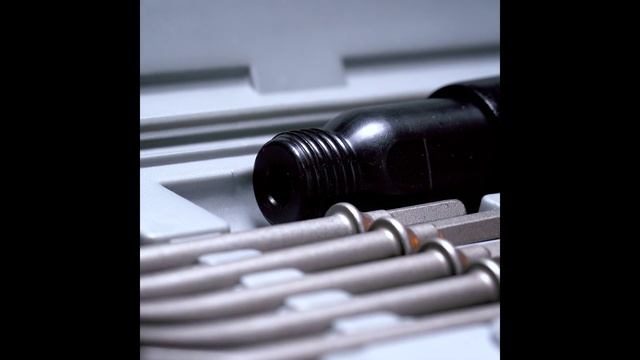 Пневматический молоток в комплекте с зубилами в кейсе 10 пр.