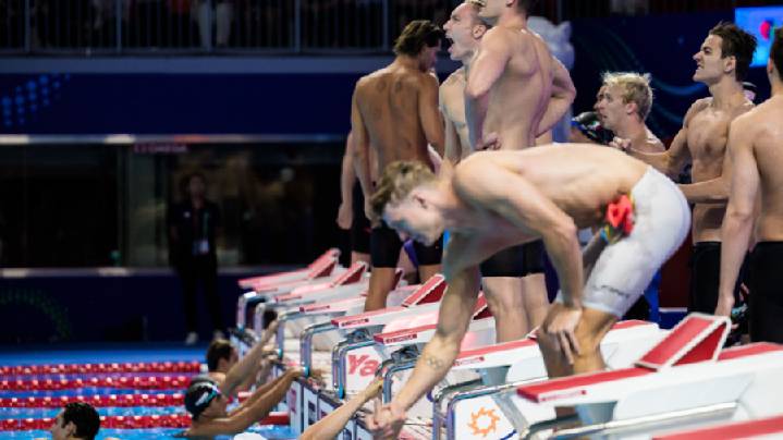 Российские пловцы с рекордом завоевали золото ЧМ в эстафете