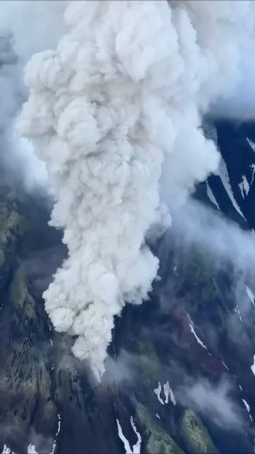 Как же это красиво 🌋😍
На Камчатке впервые за 600 лет проснулся вулкан Крашенинникова

По данным Крон