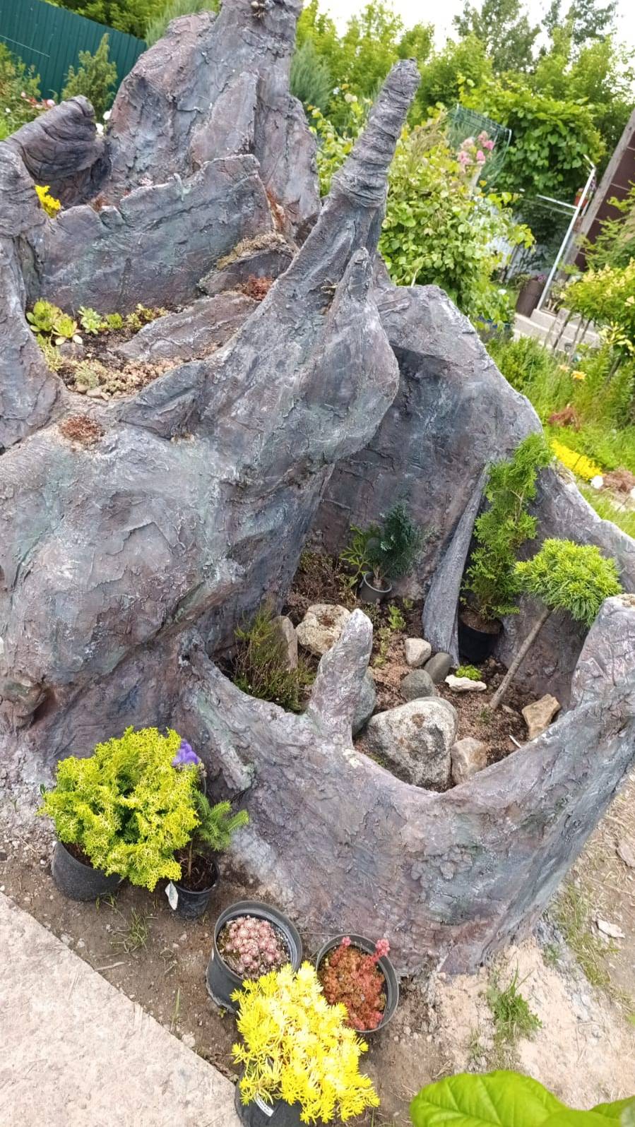 Скалы на садовом участке в Подмосковье 7