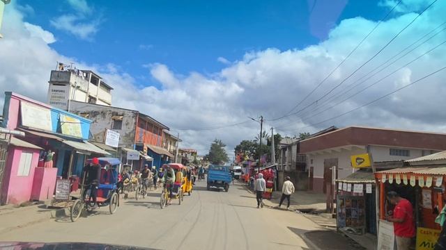 Продолжаем поиски лемуров на Мадагаскаре и посещаем деревенские рынки