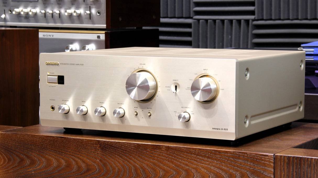 Onkyo A-925 - бюджетный усилитель 