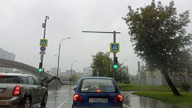 ДОЖДЬ КАК ИСЦЕЛЕНИЕ: Очищающая Поездка по Москве 🌧️💫 | Сбрасываю Напряжение