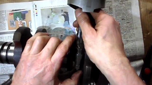 Ремонт двигателя Заз 965. Предварительная сборка шатунов на коленвал.