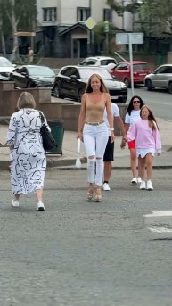 The tallest girl in town 👠