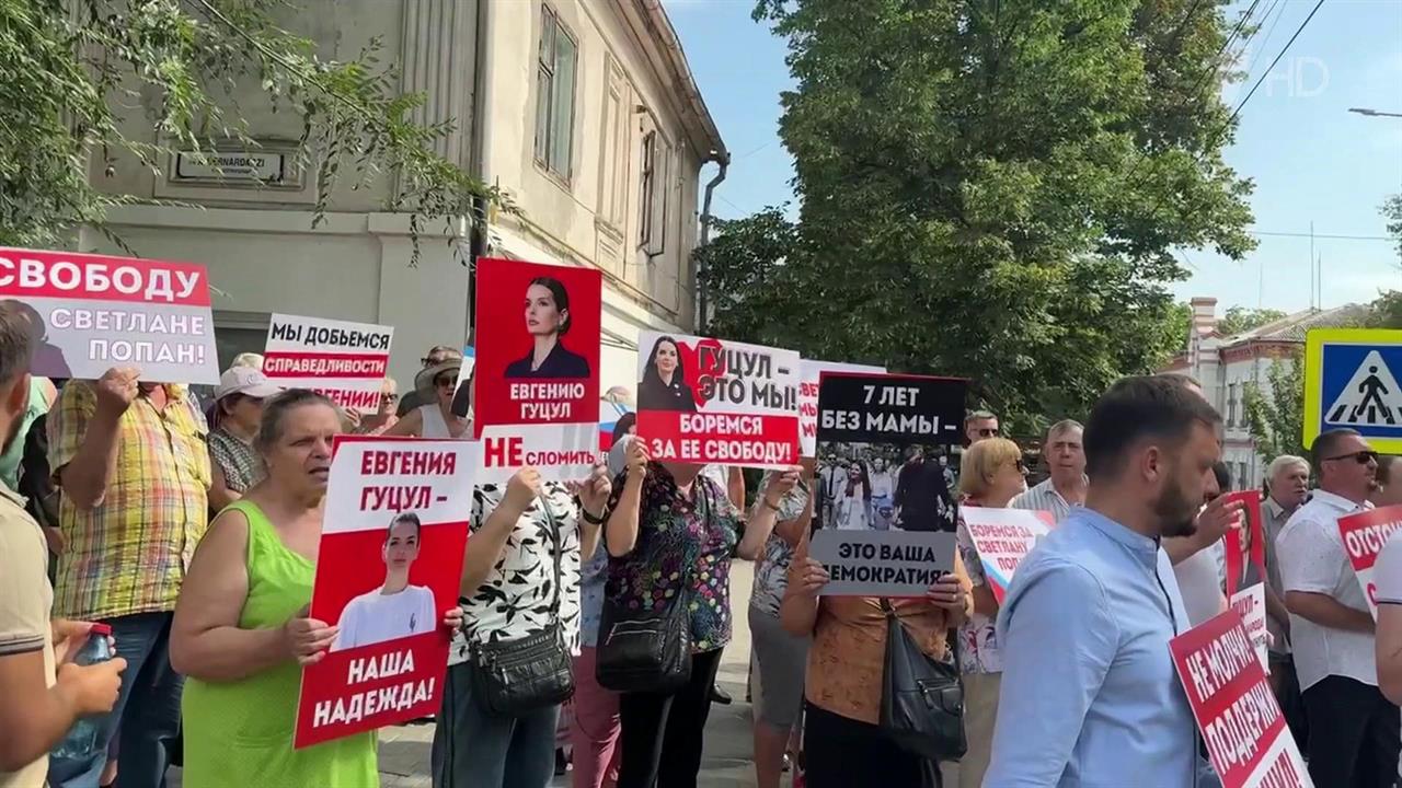 Парламент Гагаузии единогласно принял решение о том, что Евгения Гуцул остается легитимным лидером