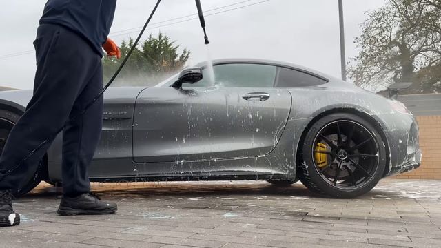 Увлекательный процесс: суперчистка автомобиля