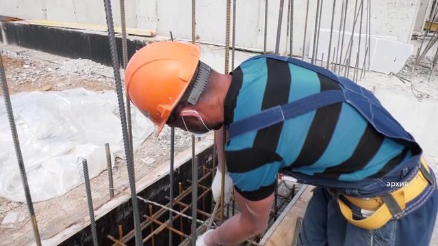 Как коммунальщики отмывают гранитную плитку