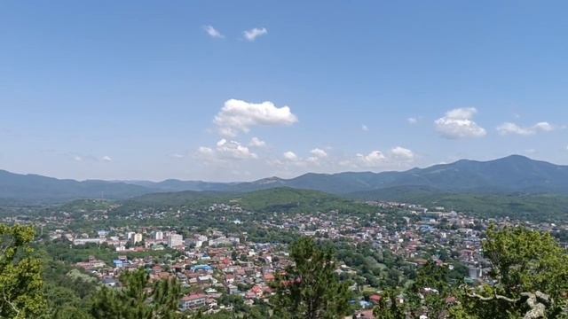 На смотровой площадке в Архипо-Осиповке гора Медведь на Чёрном море