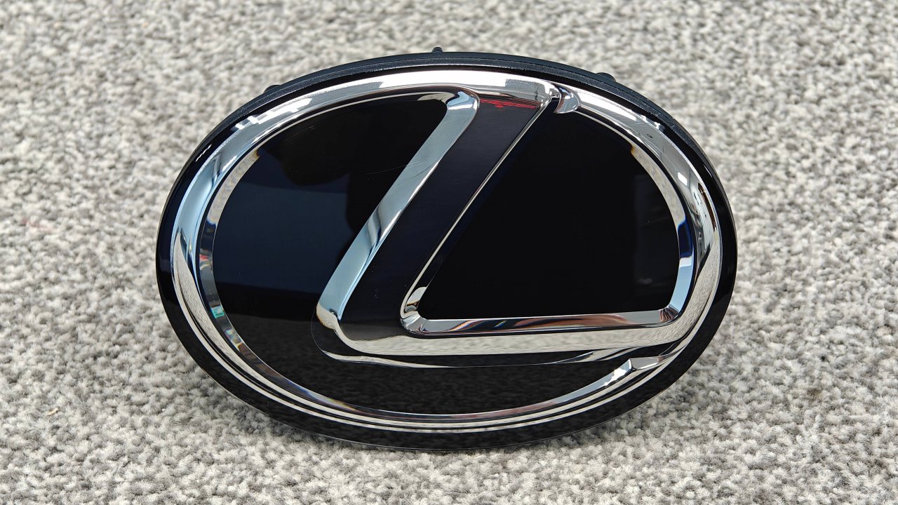 R1347617 Эмблема передняя Lexus NX RX ES Оригинал Б/У 9097502107