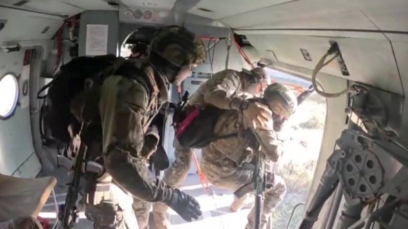 ФСБ показала видео десантирования спецназа к особняку экс-госсекретаря Дагестана