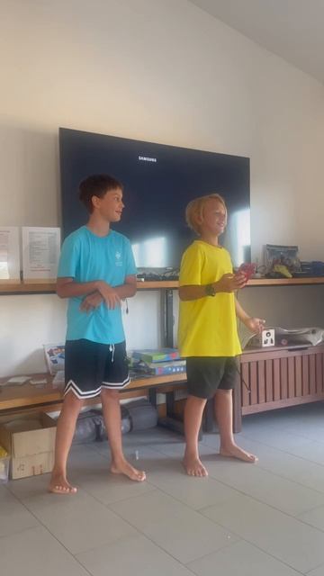 очередной шедевр от мпльчишек