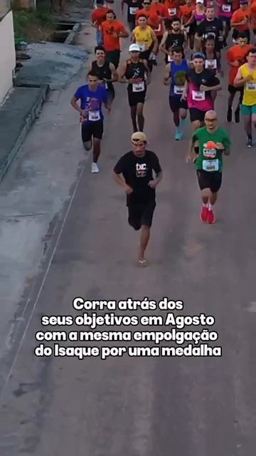 Пьяный мужик в шлёпках присоединился к забегу на 8 км и стал местной звездой в Бразилии