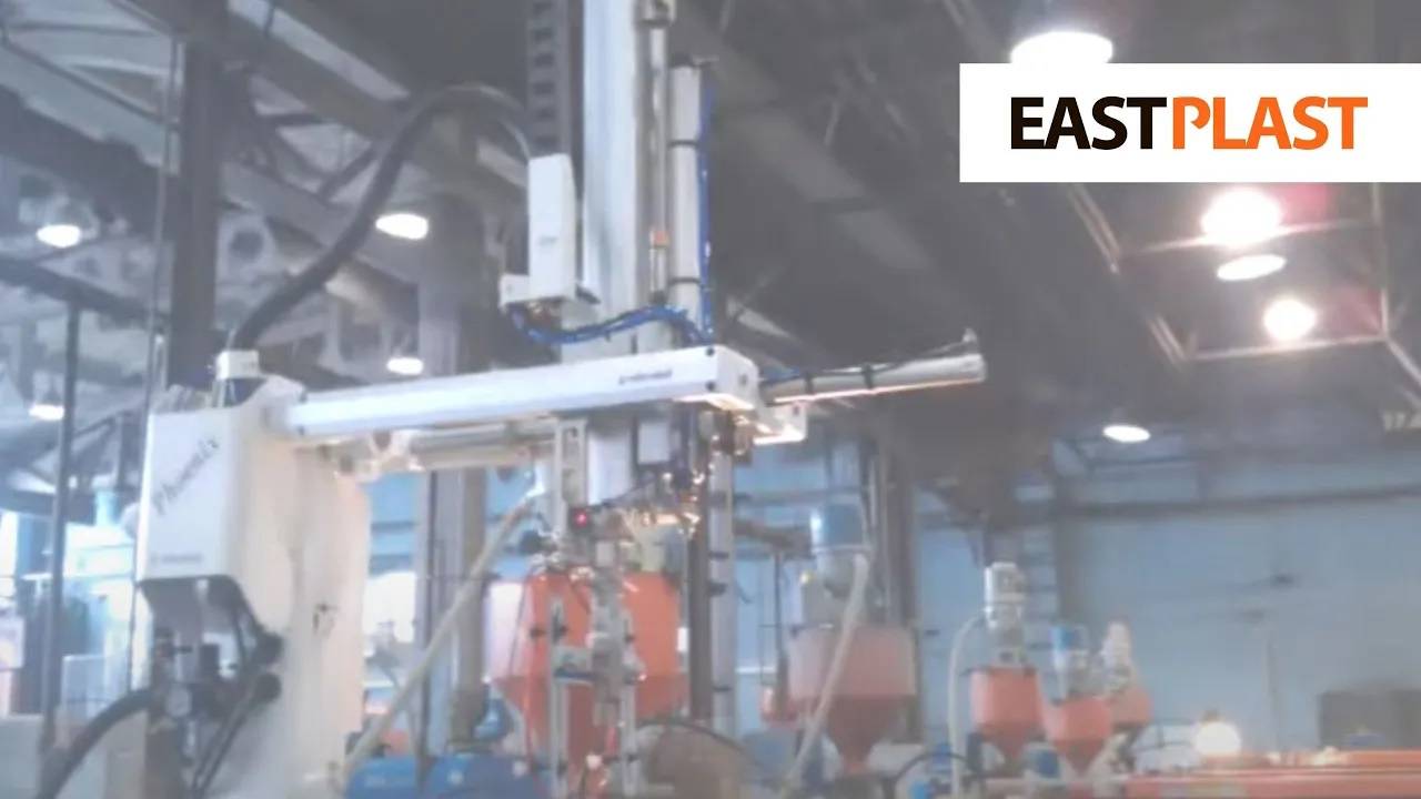 Промышленный робот Phoenix 950WV с захватным устройством на присосках