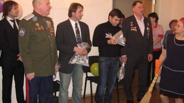 23 февраля, в офисе.