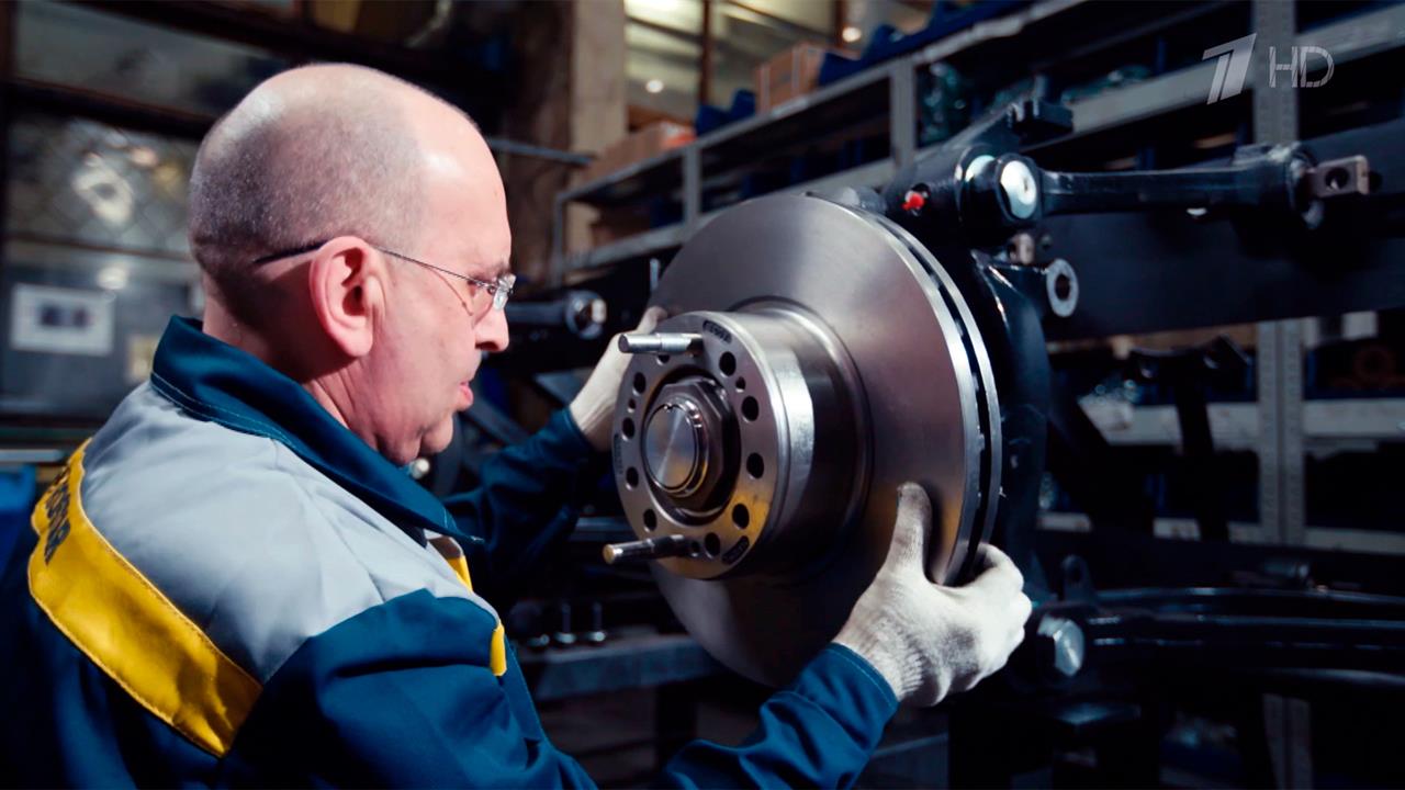 Россия развивает компетенции в станкостроении, утерянные после распада Советского Союза, заявил М...