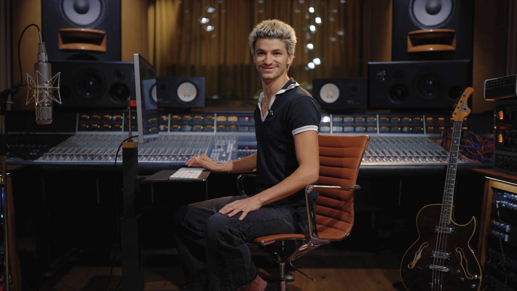 04. Vocals, Piano, Mellotron, Keyboard and Bass