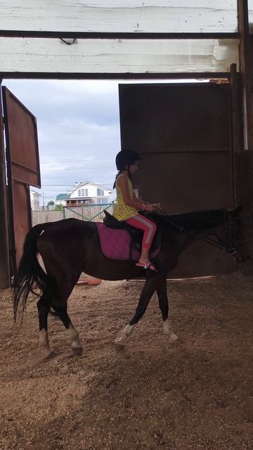 Дарина учится управлять Флейтой, шаг остановка.