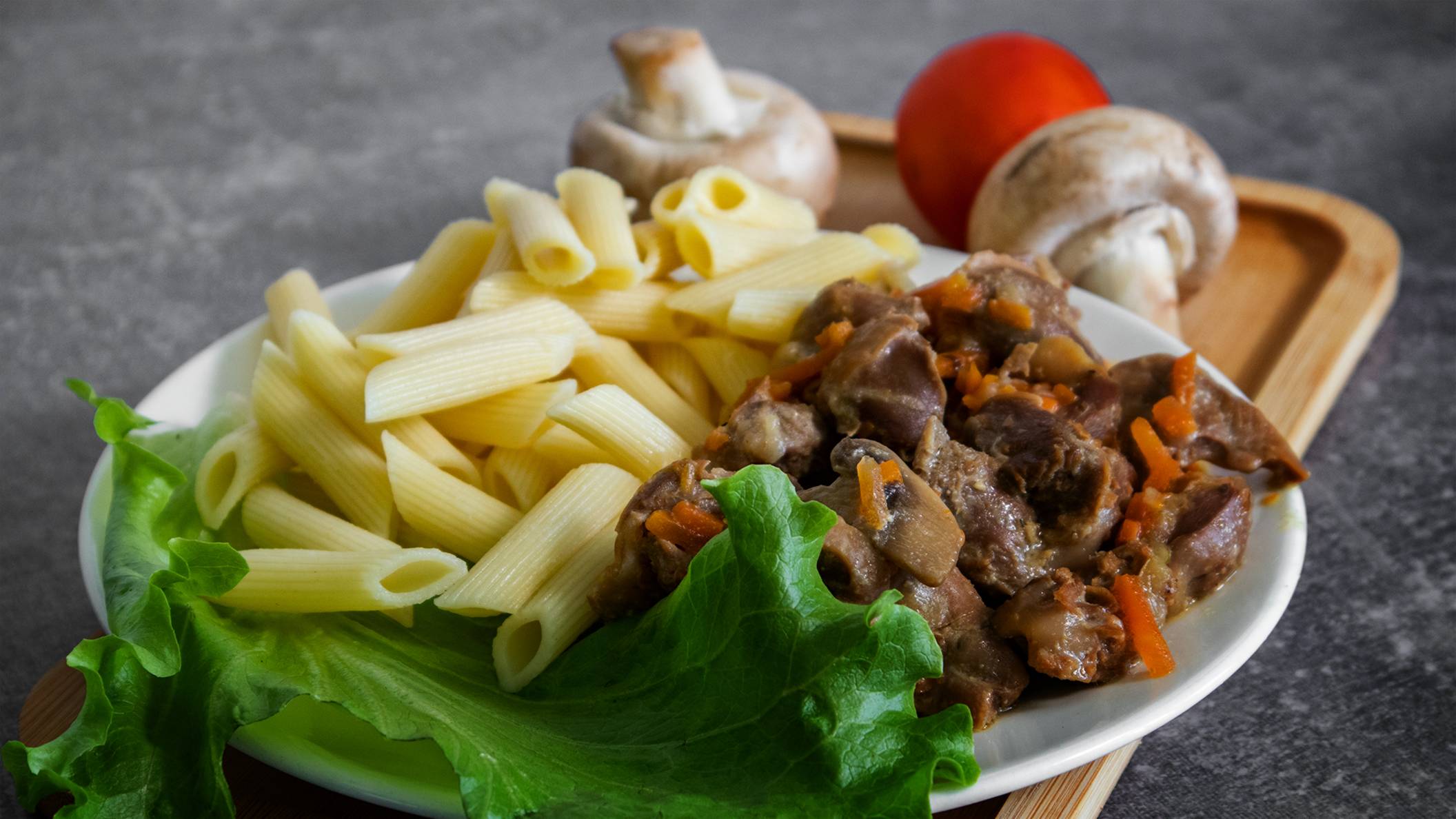 Тушеные куриные желудки