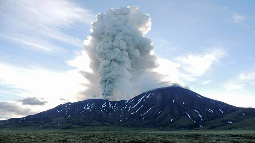 На Камчатке вулкан Ключевской выбросил пепел на высоту до 11,5 км