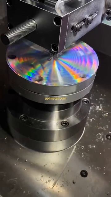 Иридецентные узоры, изготовленные на CNC