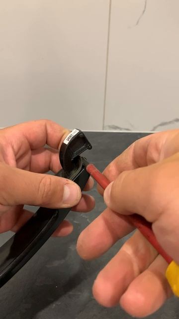 Как снять накладку на дверной ручке Шевроле Эквинокс